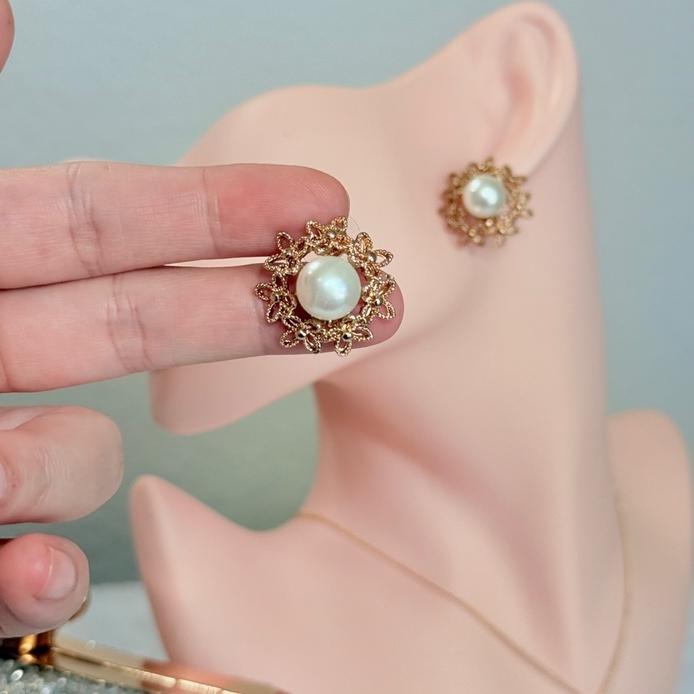 ⚜️ Elegant Gold Earrings With Pearl - Picture 5 of 7